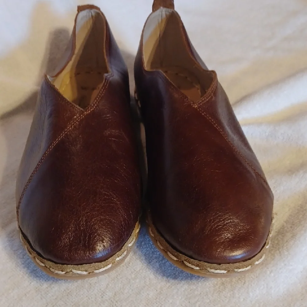 Brown Leather Flats with Rounded Toe Nida Lu Women's Size 40